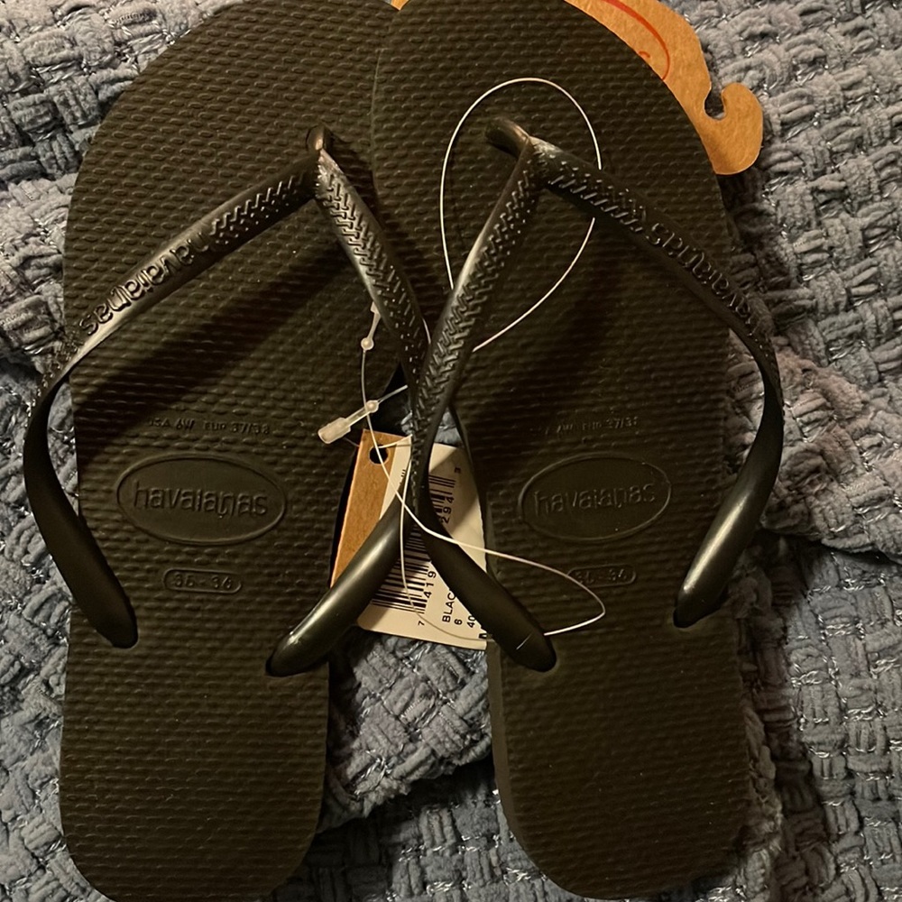 HAVAIANAS black flip flops